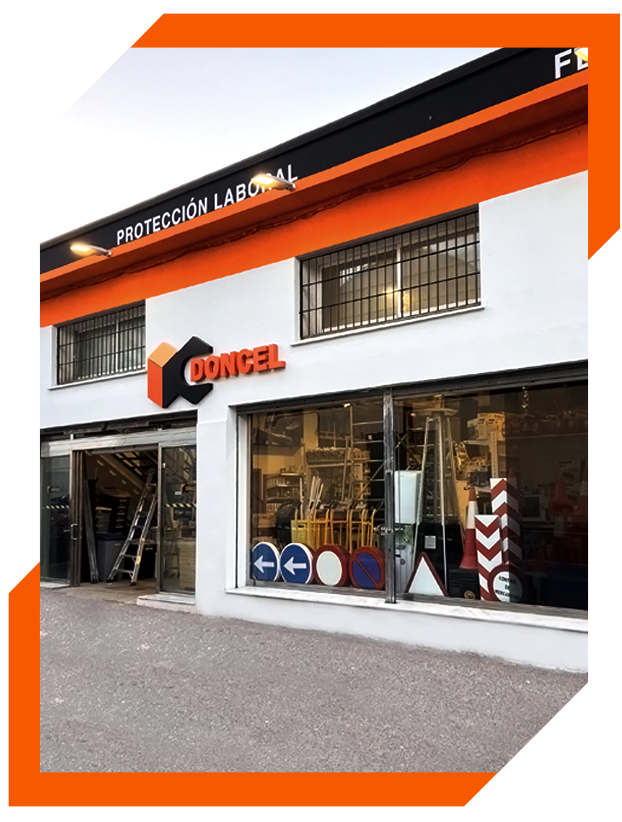 Fachada principal de la tienda de Grupo Doncel en Ceuta