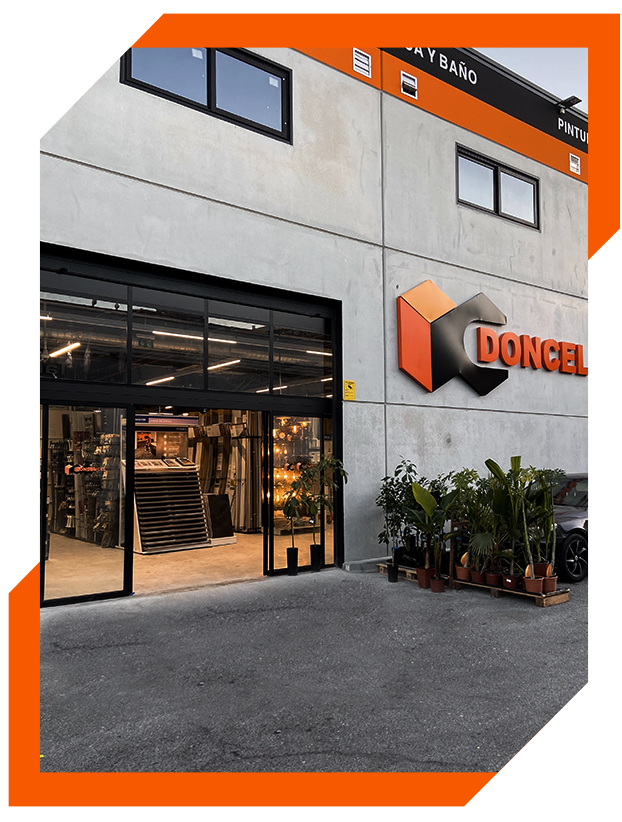 Fachada principal de la tienda de Grupo Doncel en Ceuta